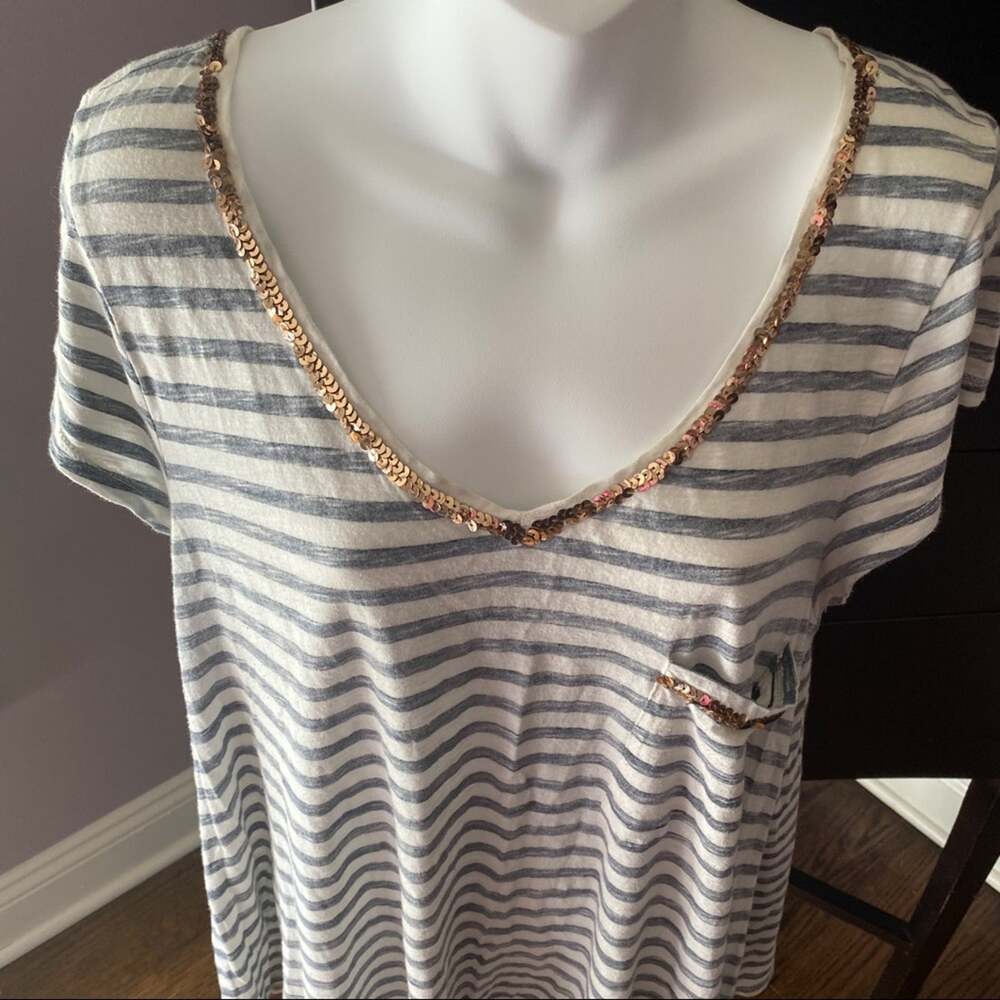 Andrew Charles Blue/White Striped V-Neck w Sequins, Large EUC
